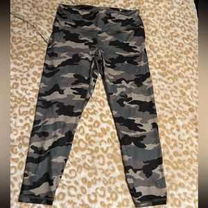 Cropped Camo Leggings